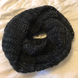 KNIT CIRCLE SCARF